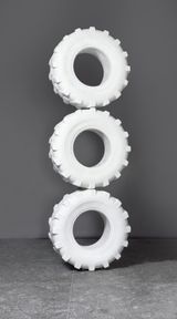 Coluna de Pneus by Barrao contemporary artwork sculpture