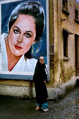 Woman outside the Rawalpindi Station along the Grand Trunk Road Pakistan by Steve Mccurry contemporary artwork photography