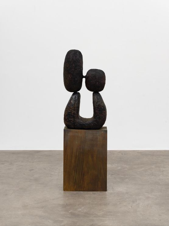Amantes by Anderson Borba contemporary artwork Sculpture