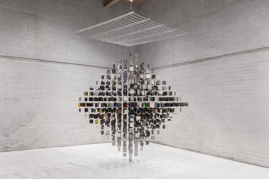 Continuel Mobile Losange Acier by Julio Le Parc contemporary artwork Sculpture
