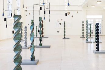 Contemporary art exhibition Alicja Kwade MEDIUM at KONIG WIEN Vienna Austria