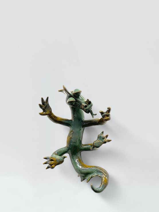 Dragon - Un momentito por favor by Basile Boon contemporary artwork