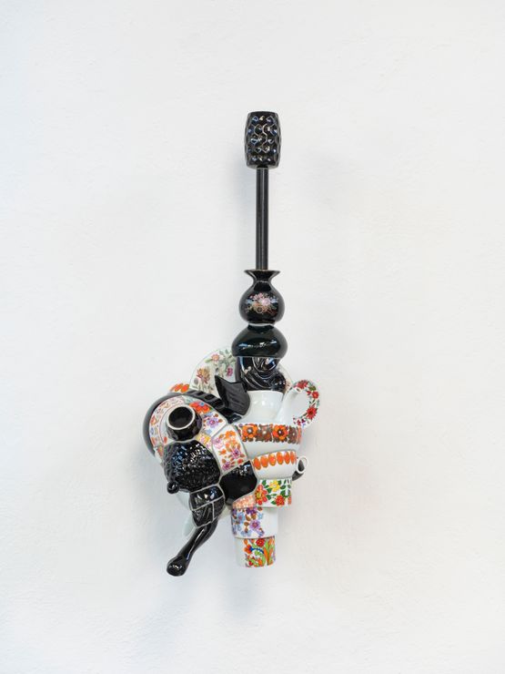 Tudo tocaia by Barrao contemporary artwork Sculpture