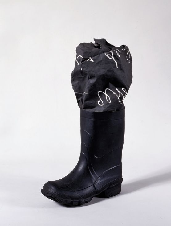 Botte et toile photographique Boot and photographic canvas by Marcel Broodthaers contemporary artwork Photography