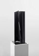 Tragerskulptur diagonal verschrankt by Peter Schwickerath contemporary artwork sculpture