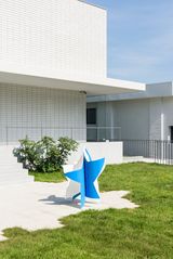 Dancing star blue and white by Wonwoo Lee contemporary artwork sculpture