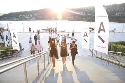 Mad Times A Report from ArtInternational 2015