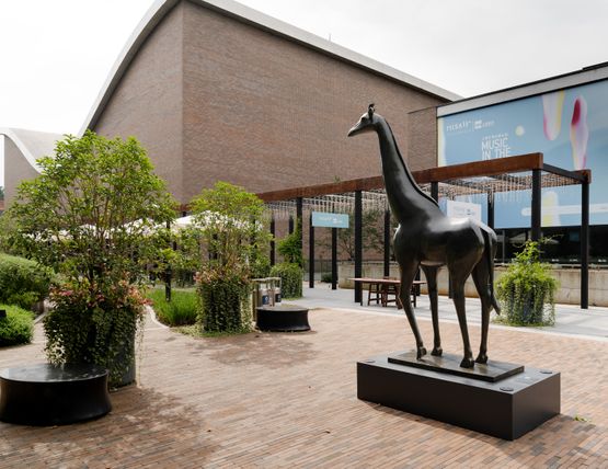 Giraffe  by Daniel Daviau contemporary artwork Sculpture