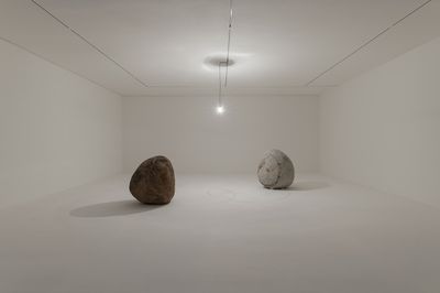 Alexander Calder and Lee Ufans Innovative Oeuvres at Kukje Gallery