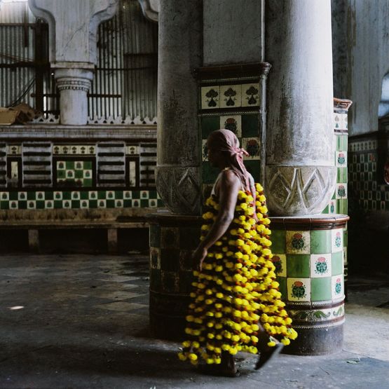Le porteur dillets dInde a Calcutta Inde by Denis Dailleux contemporary artwork Photography