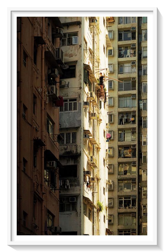 Sunlit Scaffolder Hong Kong by Romain Jacquet-Lagreze contemporary artwork Photography