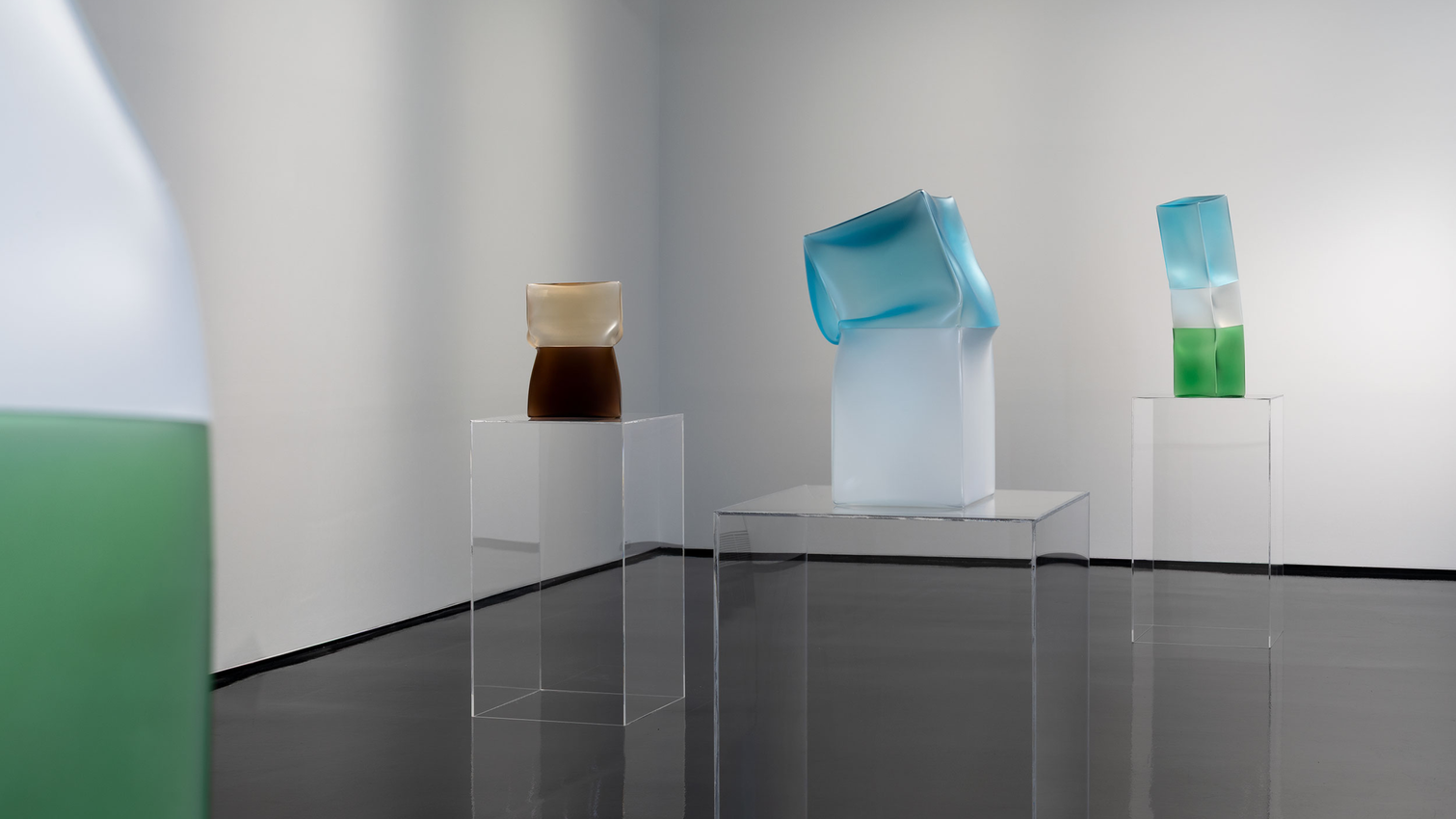 Exhibition view: Liam Fleming, GLASS IN TWELVE PARTS, Tolarno Galleries, Melbourne (2–30 August 2025). Courtesy Tolarno Galleries.