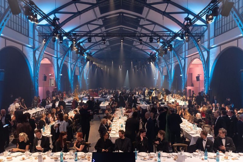 The Glamour of the Gala Comes to Berlins Hamburger Bahnhof
