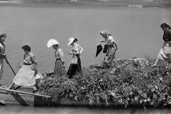 Hangang River Seoul 1956-1963 by Han Youngsoo contemporary artwork Photography