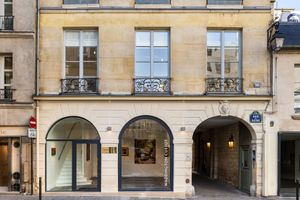 Waddington Custot contemporary art gallery in Paris France