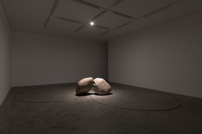 Alexander Calder and Lee Ufans Innovative Oeuvres at Kukje Gallery