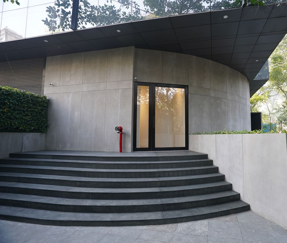 Vida Heydari Contemporary