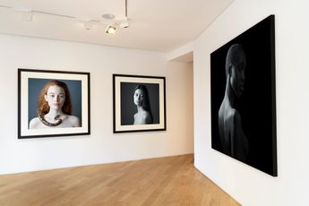 Contemporary art exhibition Jean-Baptiste Huynh Woman - Portrait de la beaute at Galerie Lelong 38 Avenue Matignon Paris France