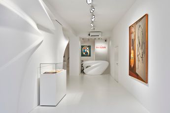 Contemporary art exhibition Mel Ramos The suspense is terrible I hope it will last Mel Ramos the Gmurzynska selection at Paradeplatz 2 and Talstrasse 37