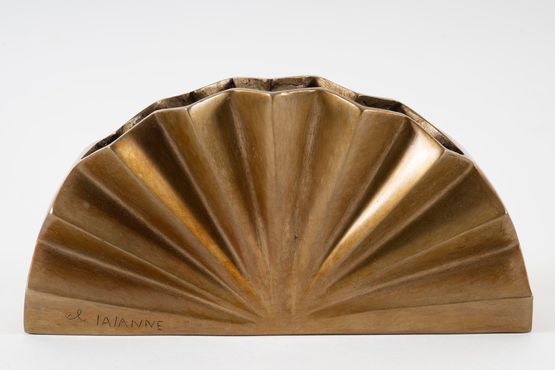 Le petit vase Eventail by Claude Lalanne contemporary artwork Sculpture