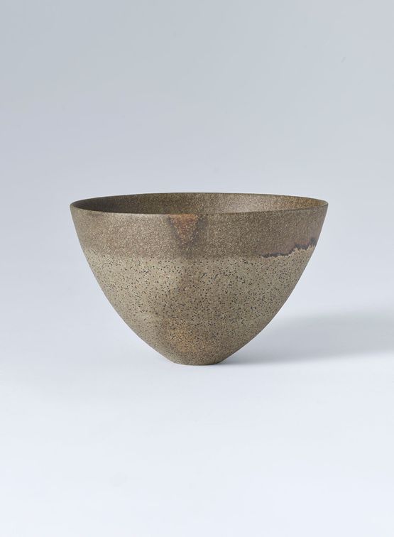 Fractionated olive haloed trace olive rim pot by Jennifer Lee contemporary artwork