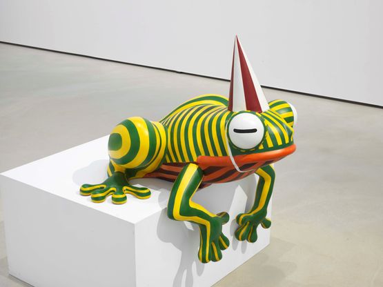 Kobe Frog by Florentijn Hofman contemporary artwork Sculpture