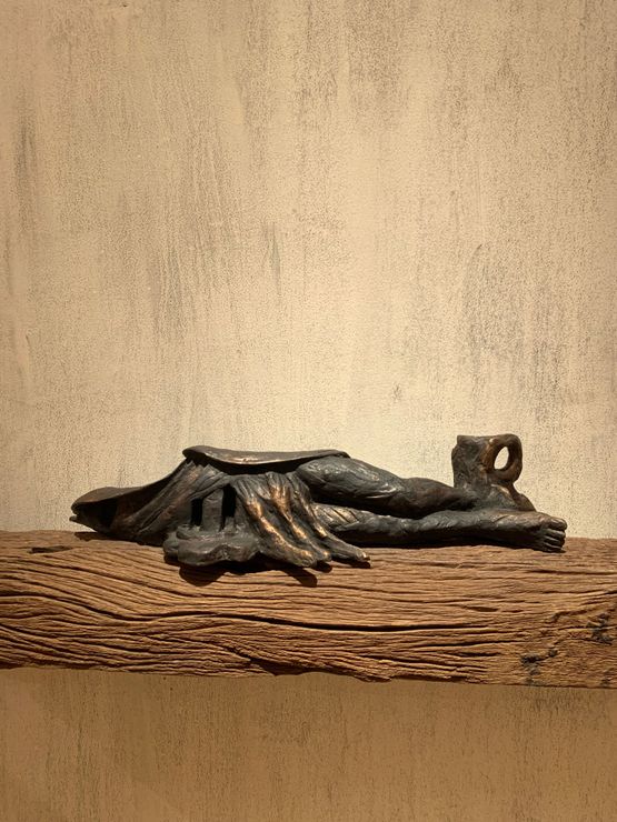 The echoes of the cliff by Prabhakar Pachpute contemporary artwork Sculpture
