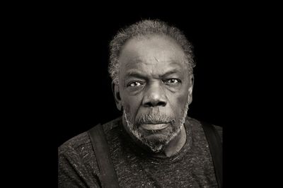 Sam Gilliam Pioneer of Drape Paintings Has Died at 88