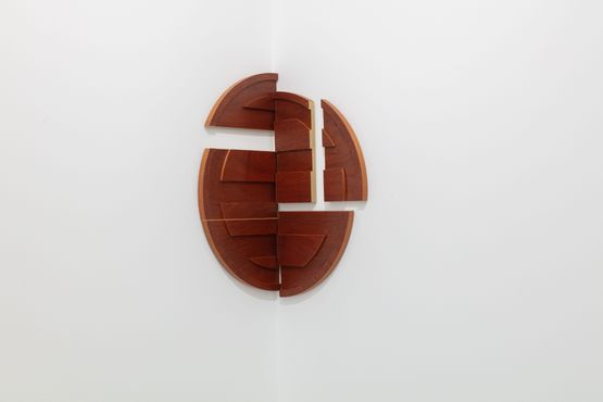 A la Defensiva by Esvin Alarcon Lam contemporary artwork Sculpture