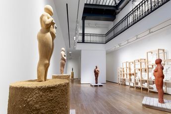 Contemporary art exhibition Prune Nourry Venus at Templon 28 Grenier Saint-Lazare Paris France