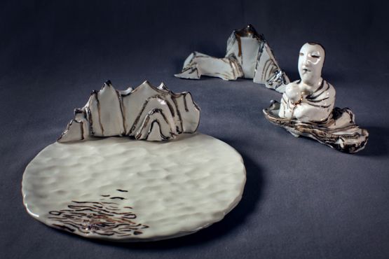 Radiates a Light by Geng Xue contemporary artwork Sculpture