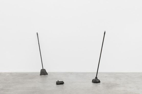 Sem Palavras by Valeska Soares contemporary artwork Sculpture