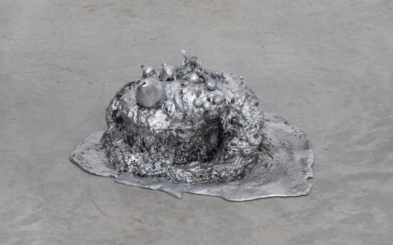 Panca e frutas terraforme by Darks Miranda contemporary artwork Sculpture