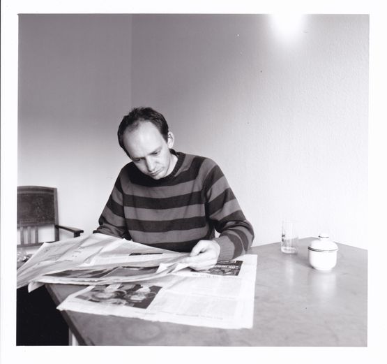 Zeitungsleser by Hans-Peter Feldmann contemporary artwork Painting