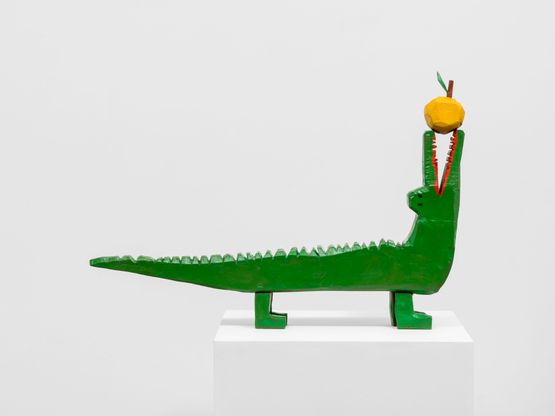 Darbietung eines Objektesorangefarbenen Frucht by Andi Fischer contemporary artwork Sculpture