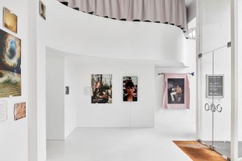 Contemporary art exhibition Hedda Roman Oldboy Death to Dialectics at Sies  Hoke Dusseldorf Germany