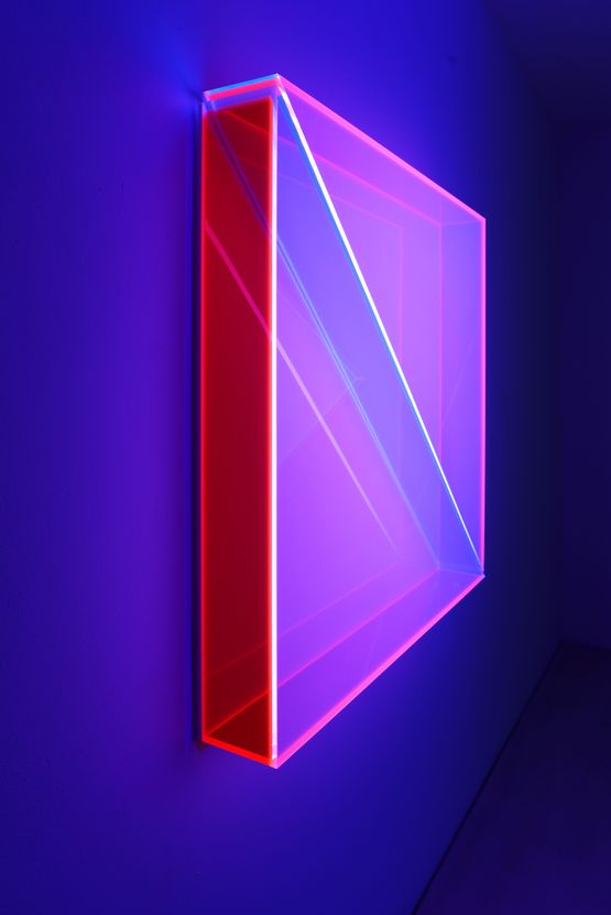 colormirror glow fuchsia rainbow rainbow triangle by Regine Schumann contemporary artwork Sculpture