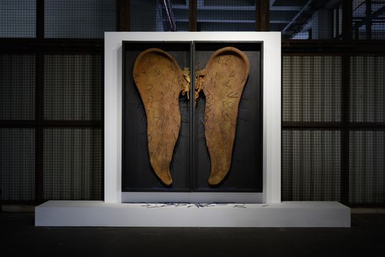 Plight by Alfredo  Isabel Aquilizan contemporary artwork Sculpture