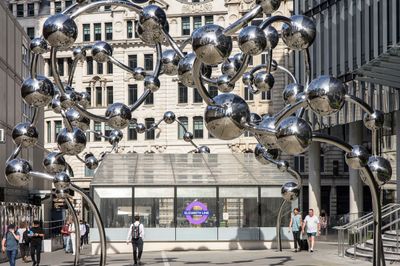 Yayoi Kusama Strings Spheres in New London Sculpture