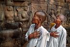 Buddhist nuns at the Leper King Terrace Angkor Wat Cambodia by Steve Mccurry contemporary artwork Photography