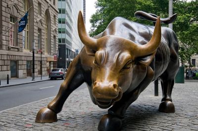 Arturo Di Modica Negotiated a 12m Platinum Bull Says Dealer