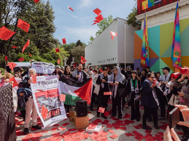 Protesters Shut Down Israeli Pavilion Ahead of Biennale-Wide Strike