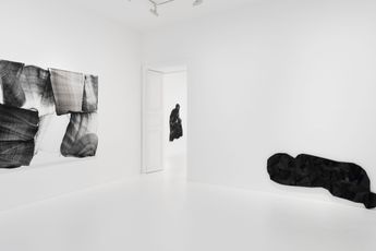 Contemporary art exhibition LEE Bae Attending at Perrotin Paris Marais France