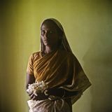 Cueilleuse de jasmin dans le Tamil Nadu Inde by Denis Dailleux contemporary artwork photography