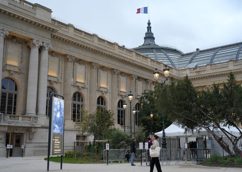 Following Protests Art Basel Paris Opens to V-VIPs With Amped-Up Security