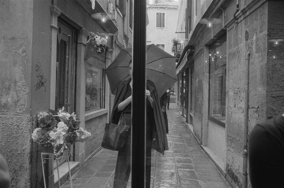 Girl in Venice by Mauro Restiffe contemporary artwork Photography