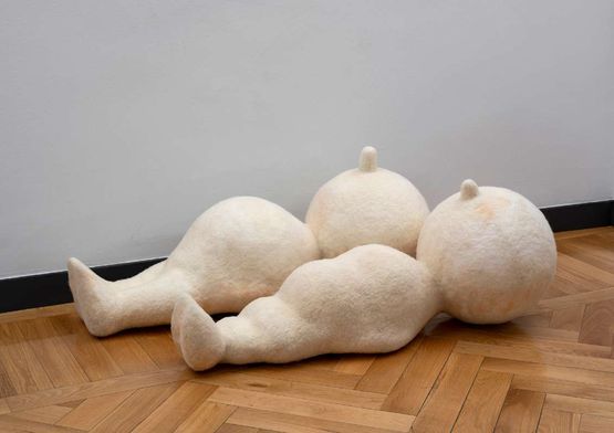 Vorbei mit der Ubeltaterei Done with evil-doing by Iz Oztat contemporary artwork Sculpture
