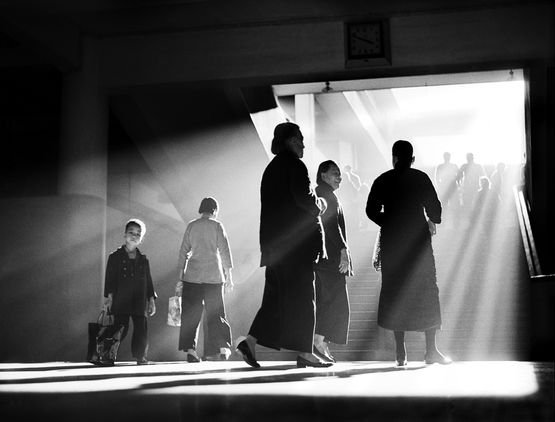 Afternoon Chat Hong Kong by Fan Ho contemporary artwork Photography