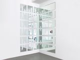 Voir-Se voir-Savoir. Sehen-sich sehen-wissen - I - Piece pour un angle droit by Daniel Buren contemporary artwork sculpture